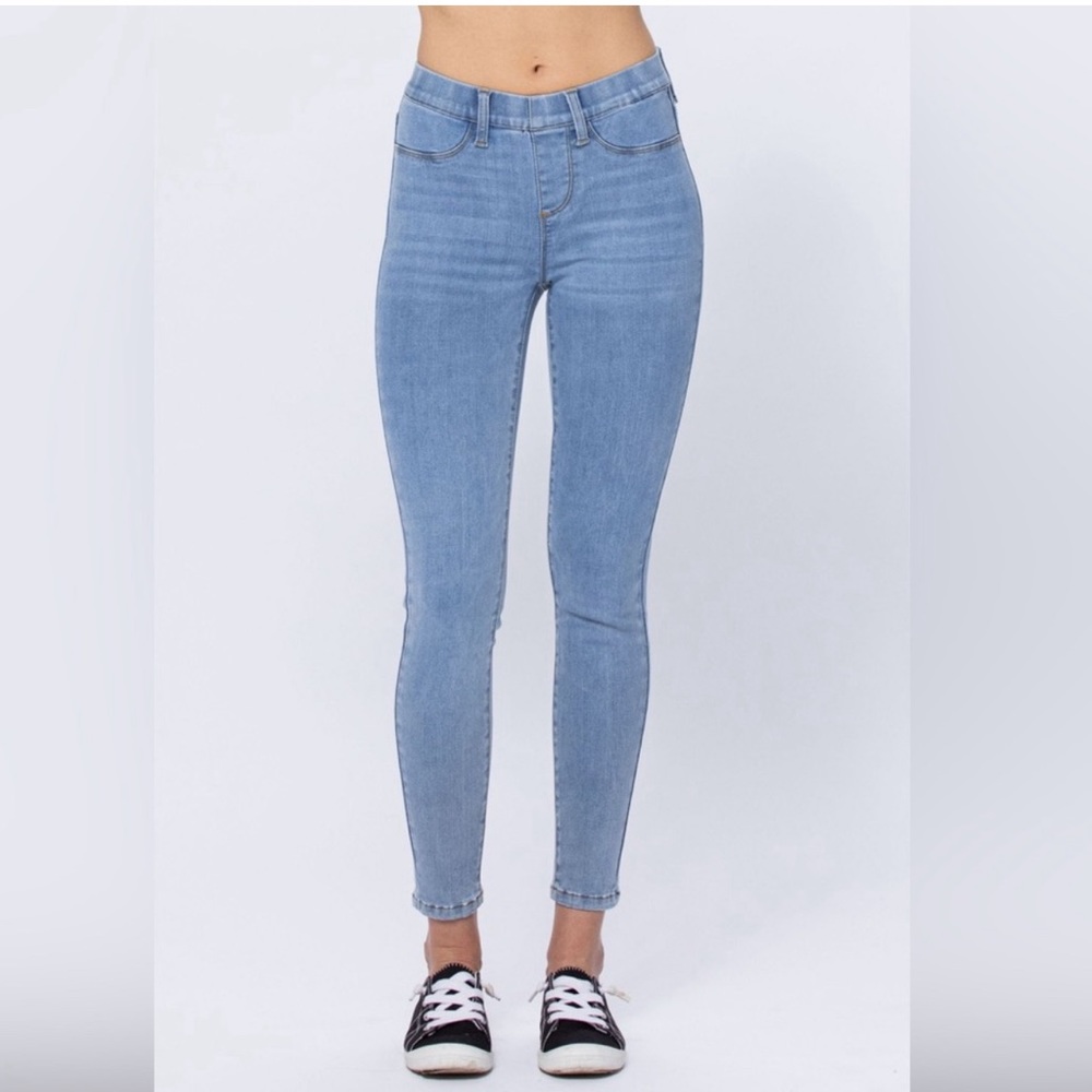 * price drop* BNWT pull on Judy Blues